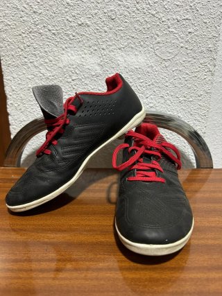 Zapatillas Fútbol Negras y Rojas