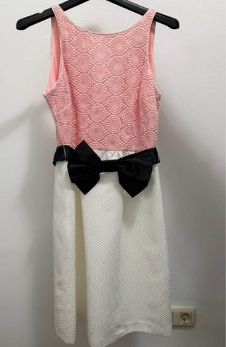 Vestido rosa y blanco con lazo