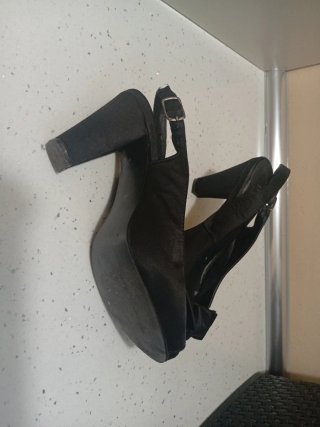 Zapatos de fiesta negros con lazo