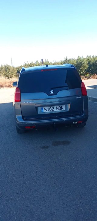 Peugeot 5008 2011