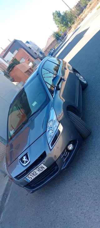 Peugeot 5008 2011