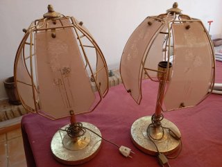 Lampade antiche dorate e trasparenti