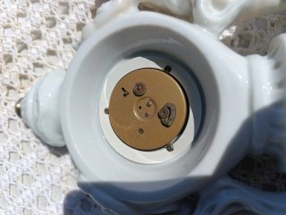 Reloj de mesa de porcelana