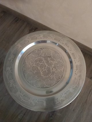 Mesa auxiliar árabe metálica