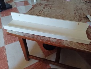 Estantería de madera blanca