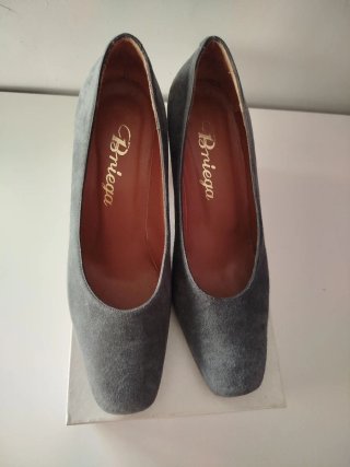 Zapatos de ante grises para mujer