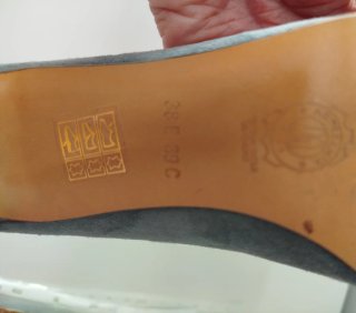 Zapatos de ante grises para mujer
