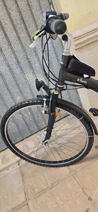 Bicicleta de paseo B'Twin negra