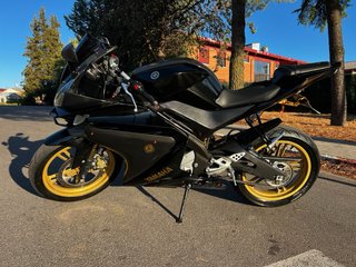 Yamaha YZF 125R Negra