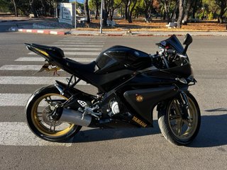 Yamaha YZF 125R Negra