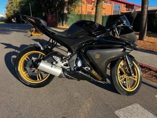 Yamaha YZF 125R Negra