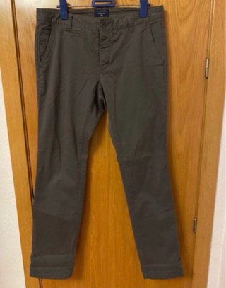 Pantalón Chino Gris Scalpers