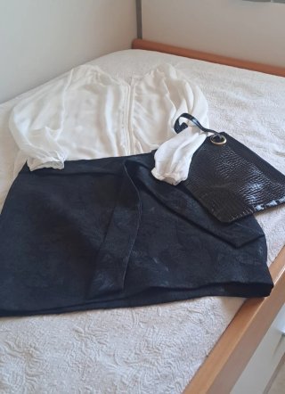 Conjunto Falda Negra , Camisa Blanca y bolso negro