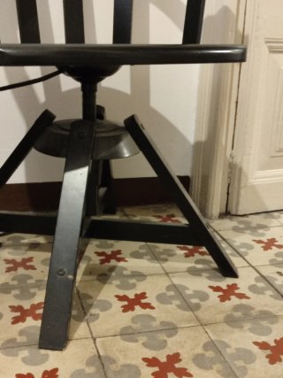 Silla giratoria Ikea Karlsson madera negra