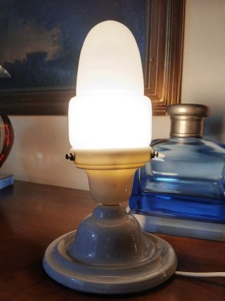 Lampada da tavolo bianca anni 40