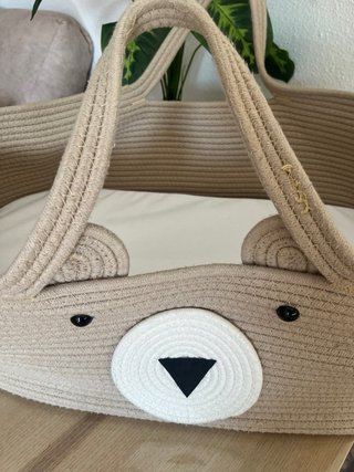 Cesto nido para bebé con diseño de oso