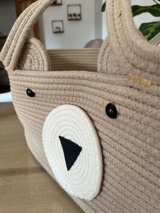 Cesto nido para bebé con diseño de oso