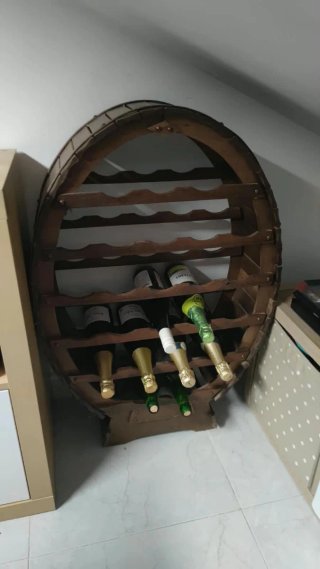 Botellero de madera estilo barril