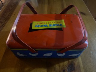 Caja Metálica Gallina Blanca  22x15cm