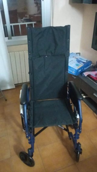 Silla de ruedas nueva sin usar