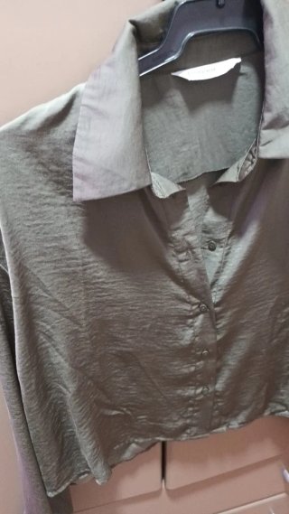 Blusa Stradivarius satinada