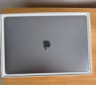 MacBook Pro 15’’ i7 16GB Ram 500 SSD + Office 2019