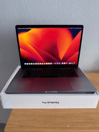 MacBook Pro 15’’ i7 16GB Ram 500 SSD + Office 2019