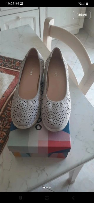 Scarpe donna beige traforate