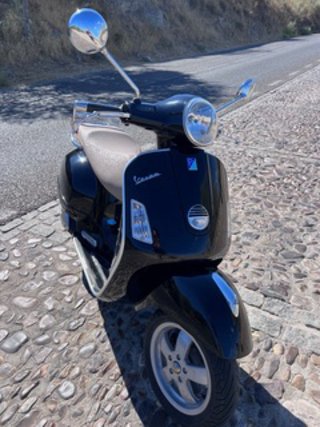 Vespa GTS 125 negro