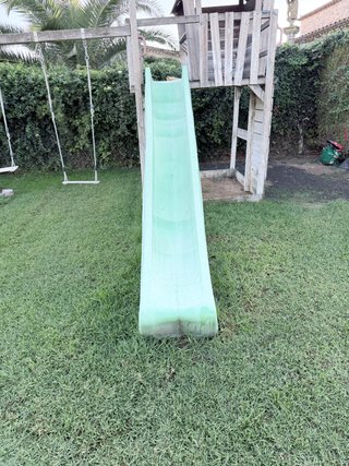 Parque infantil madera con tobogán