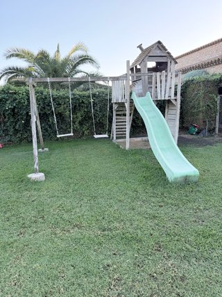 Parque infantil madera con tobogán