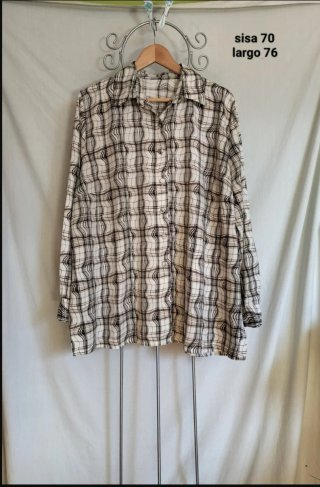 Blusa a cuadros blanca y marrón