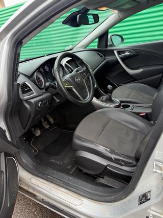Opel Astra 2011
