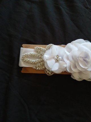 Cinturón blanco fiesta flores y pedrería