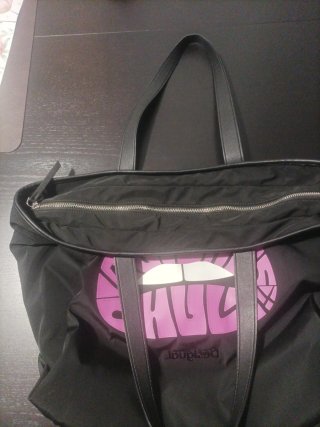 Bolsa Desigual Negra con Labios Rosas