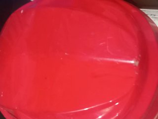 Casco rojo para esquiar o patinar