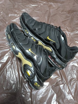 Zapatillas Nike Air Max Plus TN Negras Doradas
