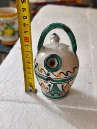Miniatura cerámica sevillana pintada hecha a mano