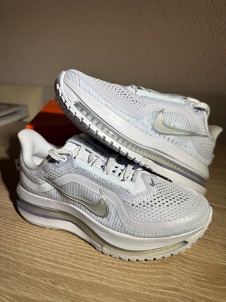 Nike Pegasus Premium Plata/Blanco