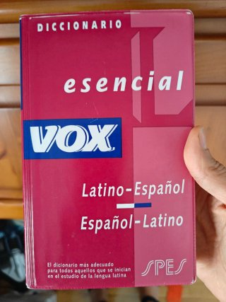 Diccionario esencial latino-español, español-la...