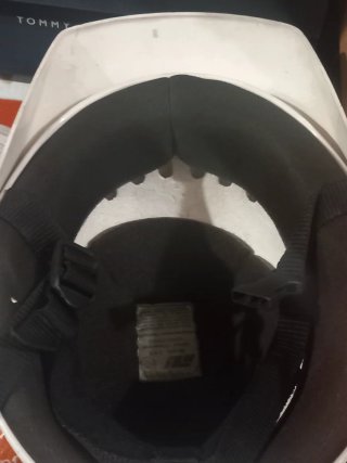 Casco NZI blanco patinete eléctrico