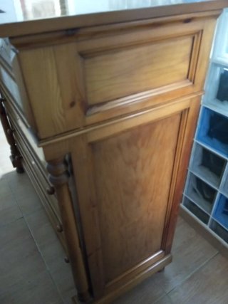 Cómoda de madera Está en buen estado