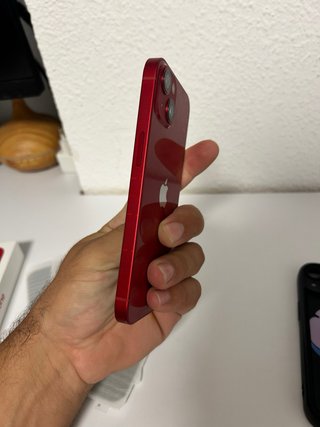 iPhone 13 Rojo + 4 protectores + 2 fundas + Caja