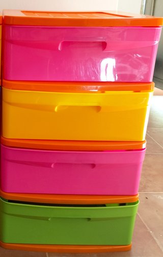 Cajonera de plástico multicolor