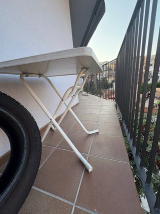 Mesa auxiliar cuadrada blanca plegable