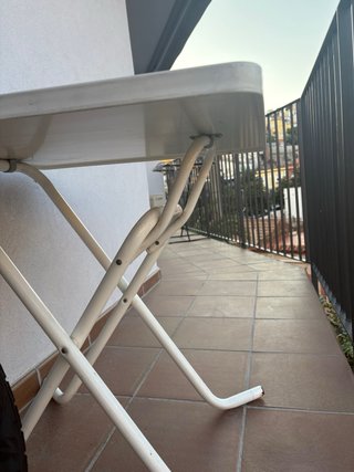 Mesa auxiliar cuadrada blanca plegable