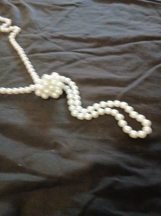 Collar de perlas sintéticas