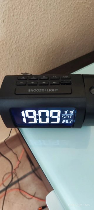 Radio Reloj Despertador Proyector Negro