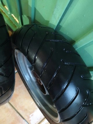 Juego Ruedas Yamaha Neos con Neumáticos seminuebos