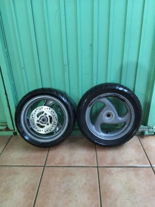Juego Ruedas Yamaha Neos con Neumáticos seminuebos